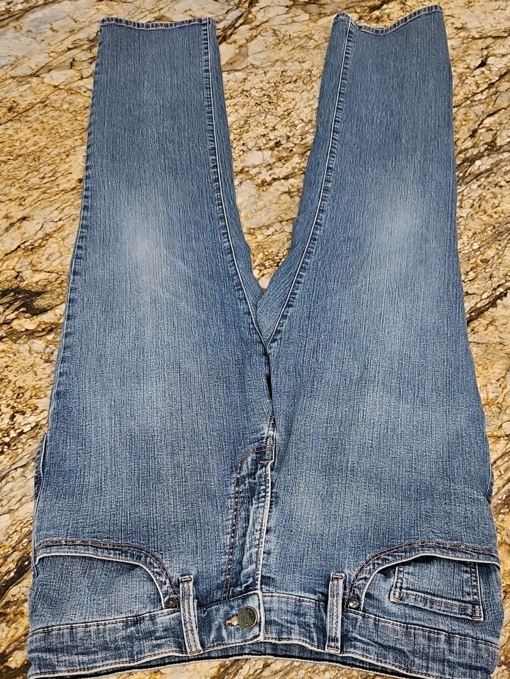34 Heritage Men's Light Wash Straight Jeans. Size 34/32